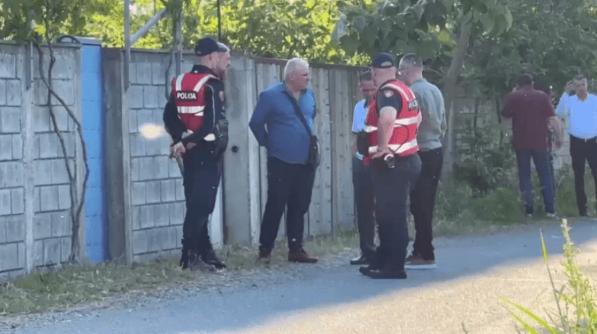 Vritet një 57 vjeçar në oborrin e shtëpisë në Lezhë, tre vite më parë i ekzekutuan vëllan