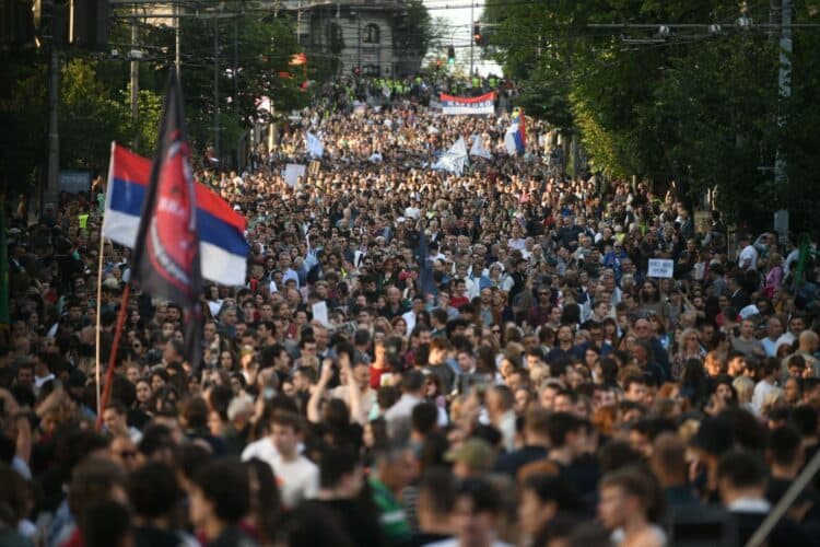 Studentët në Serbi protestojnë sot në 34 qytete