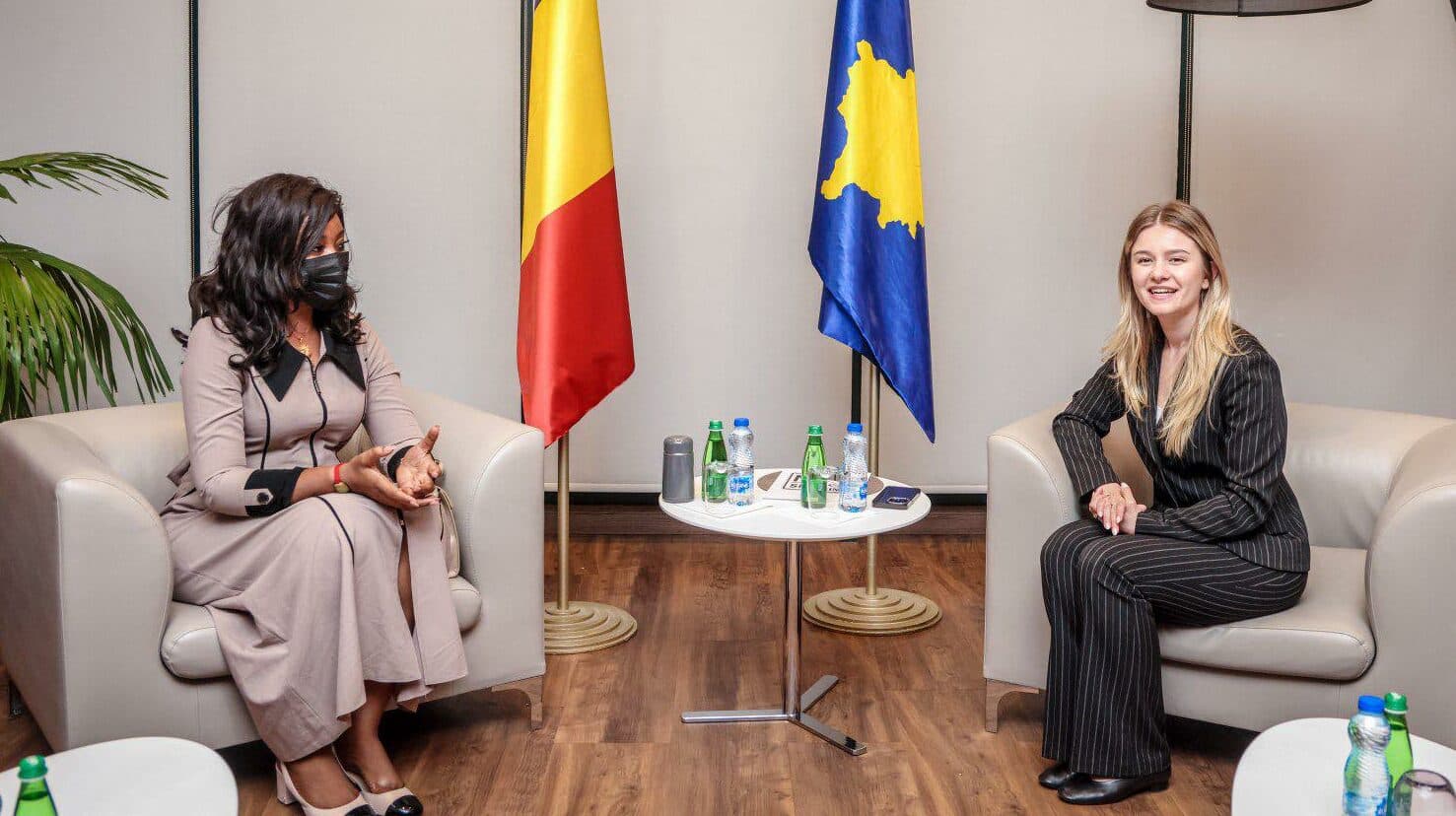 Mbërrin në Kosovë ministrja e shtetit e Çadit, pjesëmarrëse në Forumin Presidencial