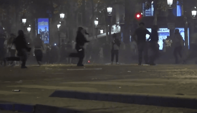 Dy të vdekur dhe qindra të arrestuar në festimet e tifozëve në Paris
