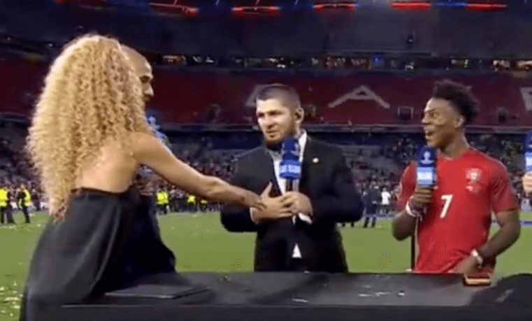 Khabib shkaktoi huti pas finales së Ligës së kampionëve – ai refuzoi t’i shtrëngonte dorën prezantueses së njohur