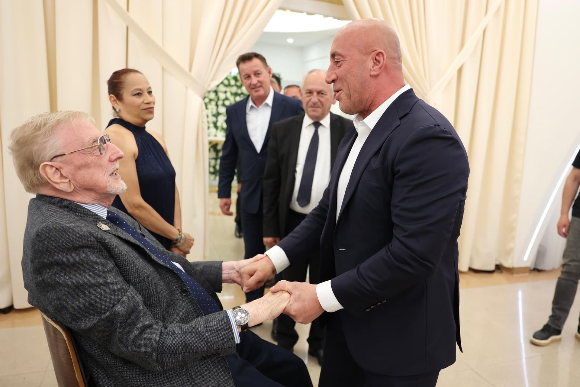 Walker e feston ditëlindjen e 90’të në Kosovë, Haradinaj: Gëzuar, mik i madh i yni