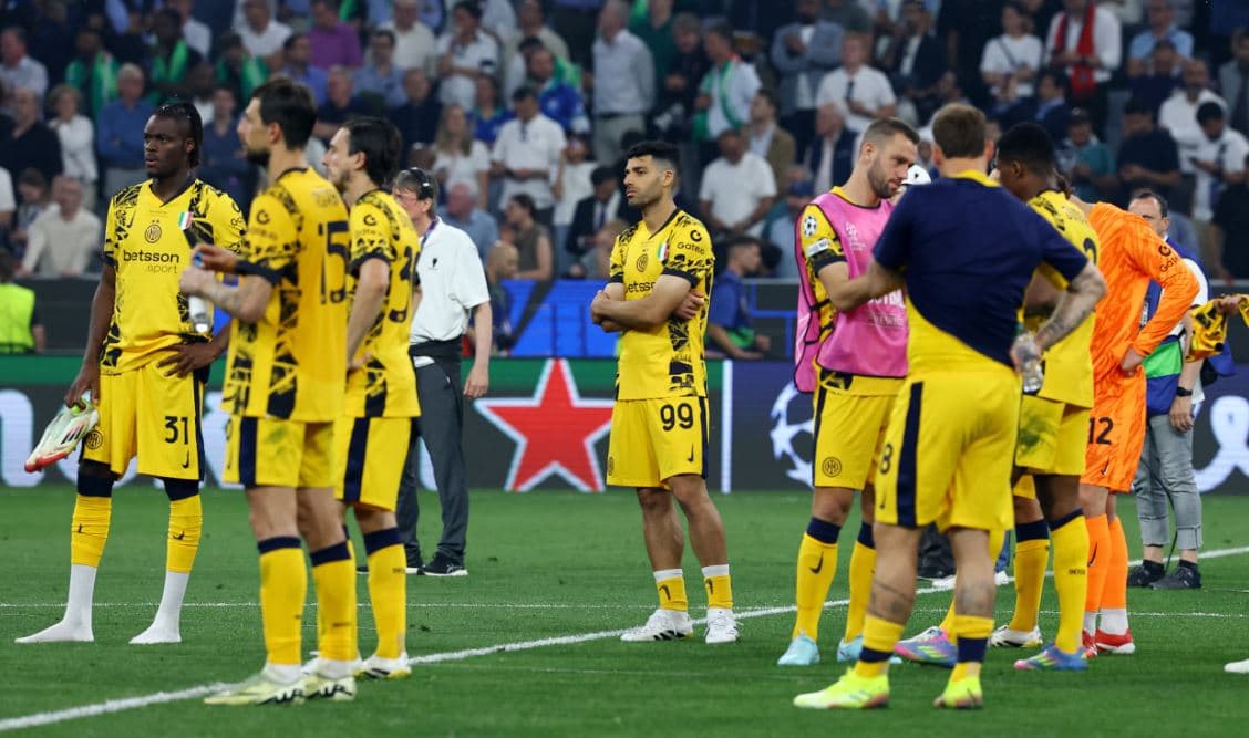 “Unë jam i vetmi idiot këtu”, Interi u prit në aeorport nga vetëm një tifoz pas kthimit në Milano