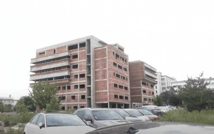 Emergjenca e re e QKUK-së, miliona euro për t’u ndërtuar, tani nuk shfrytëzohet