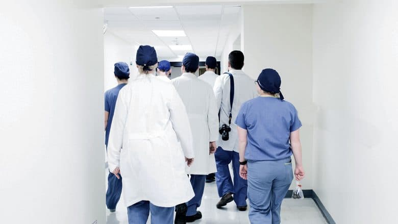 Vetëm 44 anesteziologë në gjithë QKUK-në, ndonëse nevojiten 105