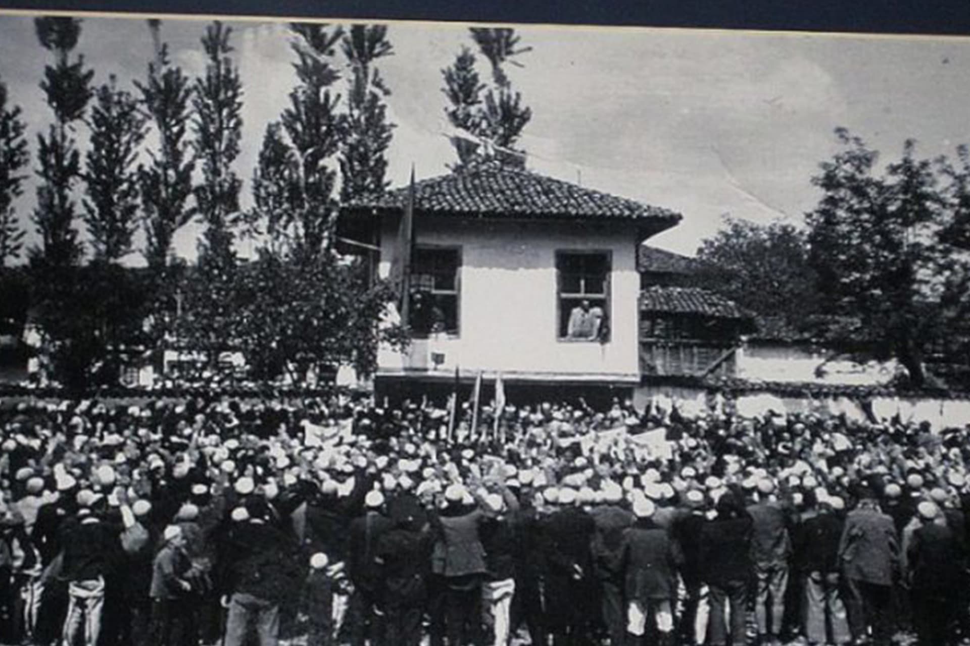 Udhëzuesit e huaj vazhdojnë ta shtrembërojnë historinë e Prizrenit