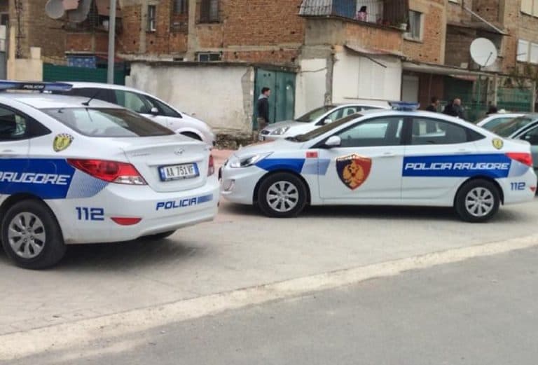 Shisnin kanabis, vihen në pranga burrë e grua dhe bashkëpunëtori i tyre në Korçë