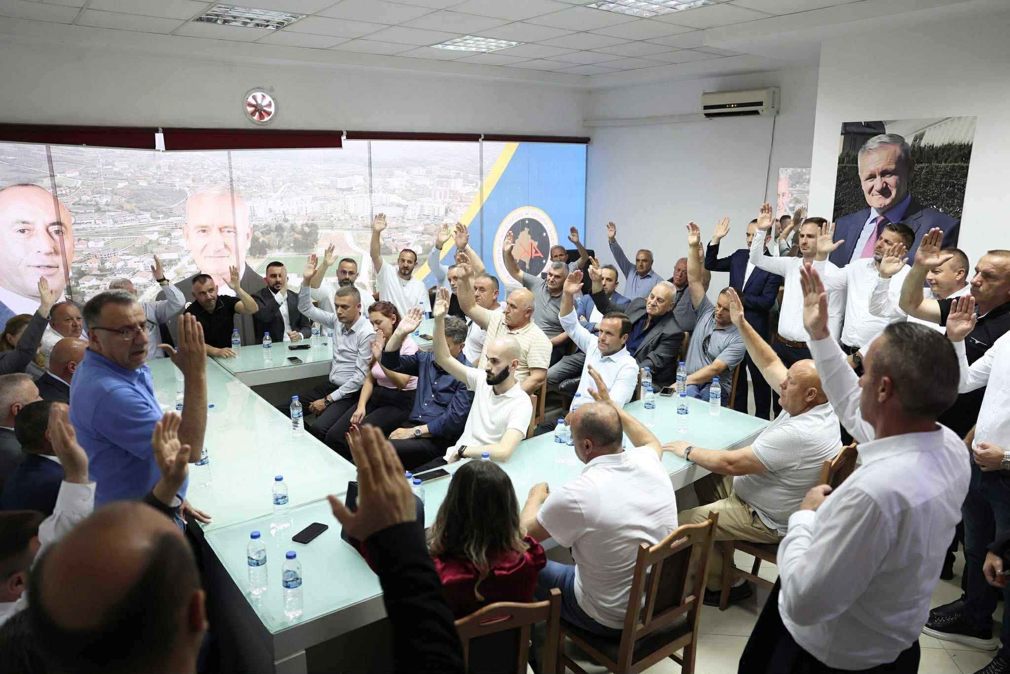 AAK i rikandidon për kryetarë Zenun Elezajn në Klinë dhe Bali Muharremajn në Suharekë