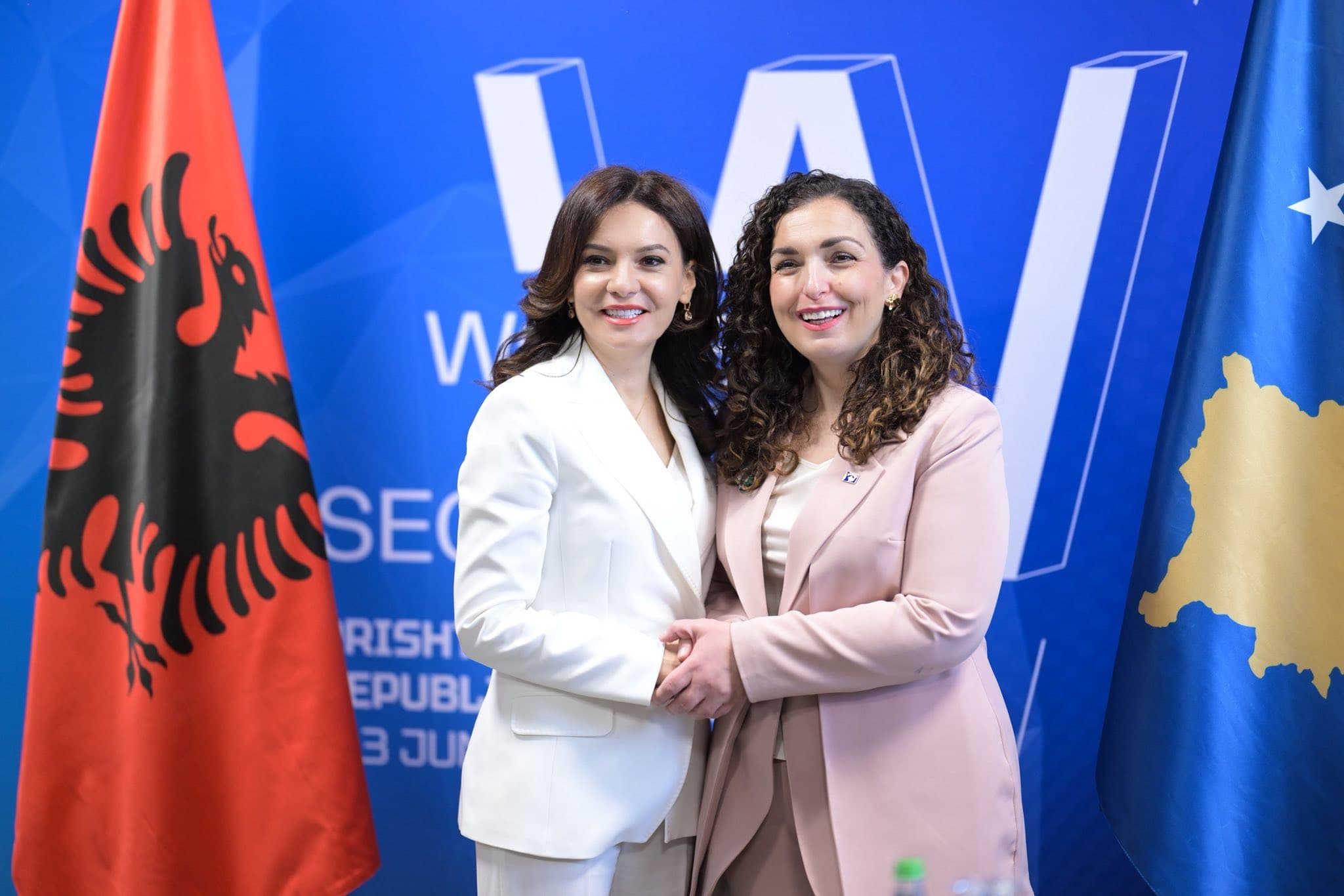 Në kuadër të Forumit të Grave, Osmani takon kryeparlamentaren e Shqipërisë, flasin për “thellimin e raporteve mes dy shteteve”
