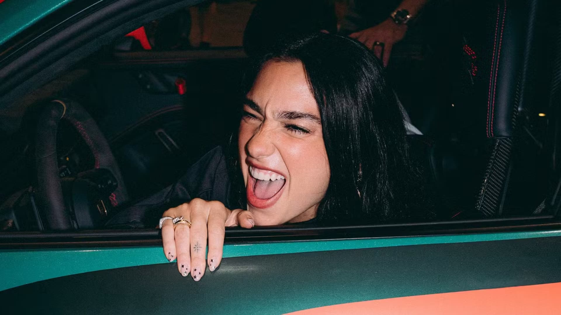 Dua Lipa pranon dhuratën miliona dollarëshe por nga kush?