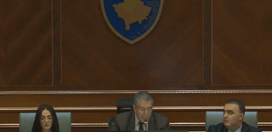Dehari ndërpret edhe “përpjekjen” e 43-të për konstituimin e Kuvendit, ua ndali fjalën deputetëve që i kërkuan ta respektojë Kushtetutën