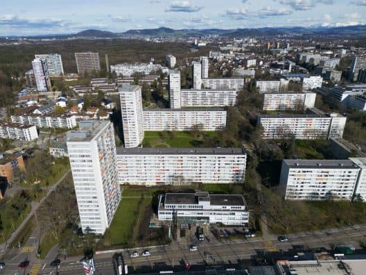 Pse të huajt shpesh paguajnë qira më të lartë se zviceranët?