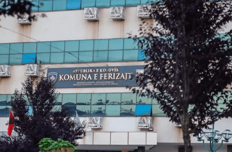 Komuna e Ferizajt thotë se s’po mund të lëshojë dokumente të rëndësishme për shkak të një problemi: Zgjidhja në duart e autoriteteve qendrore