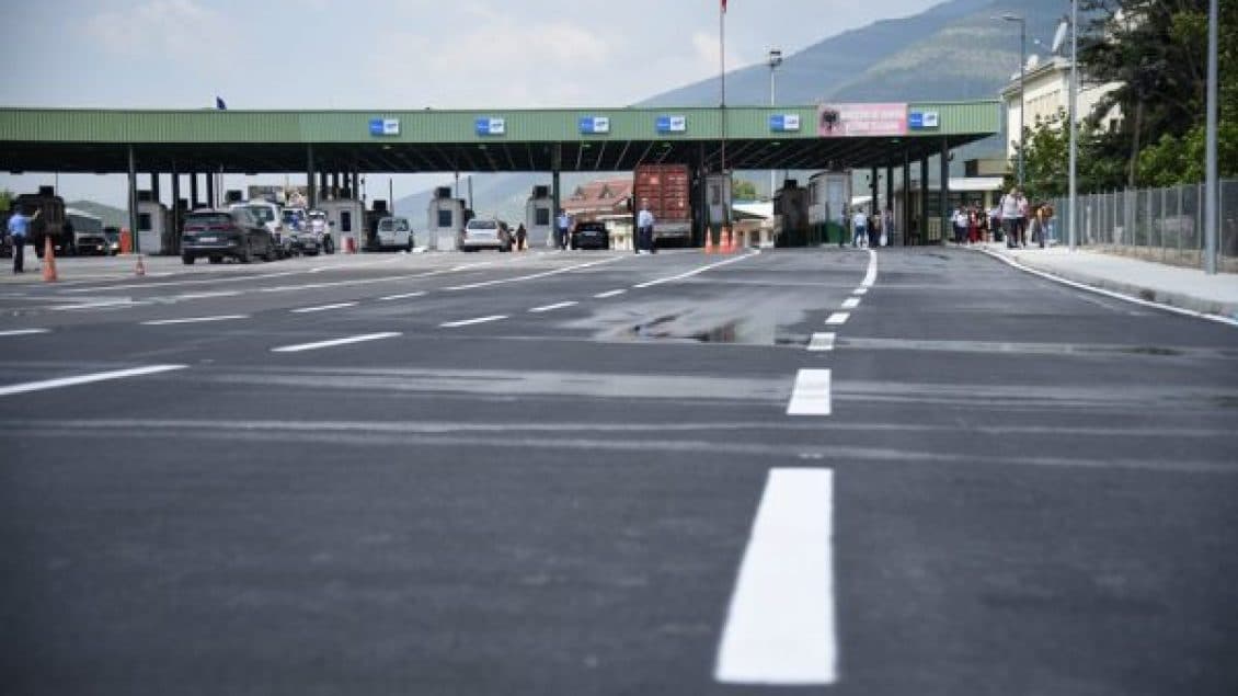 Arrestohet një shtetas i huaj për dhënie ryshfeti në pikën kufitare në Vërmicë