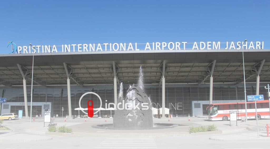 Gjendet arma në tualet të  aeroportit