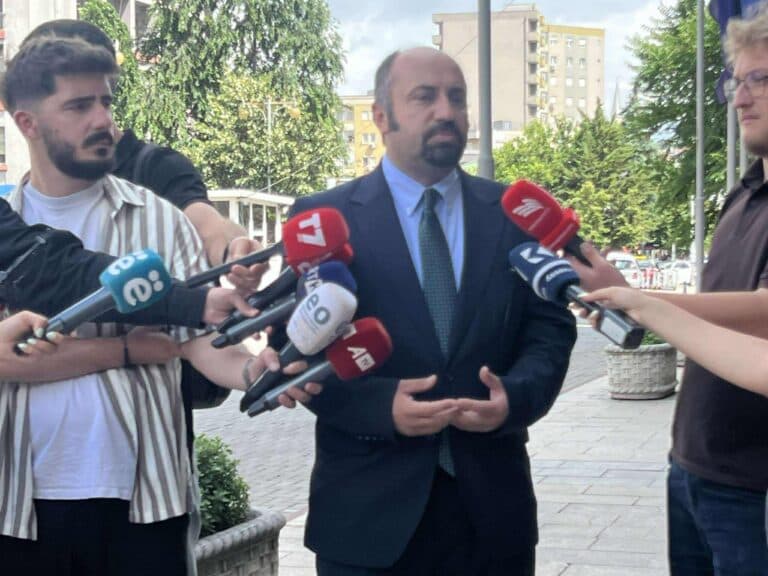 Xhaferi thotë se ‘‘situata është e thjeshtë’’: Të kthehemi të votimi i hapur ose qeveria e unitetit, të qetësohemi politikisht