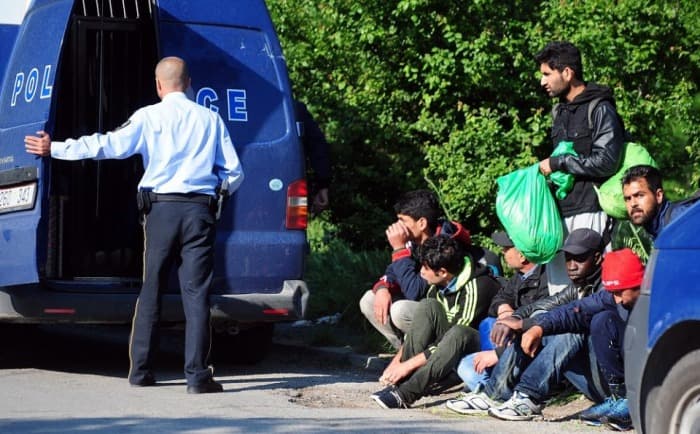 Dy kontrabandistë emigrantësh u arrestuan