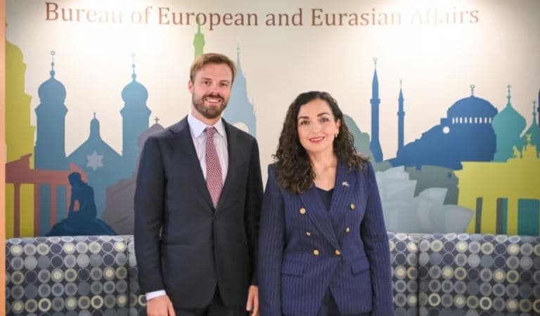 Diplomati amerikan Hanrahan viziton Kosovën dhe vendet e rajonit