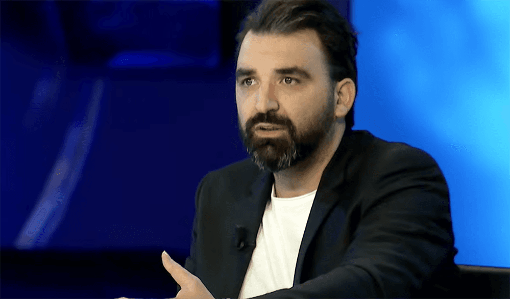 Gazetari Lirim Mehmetaj thotë se gazetari Blerim Haxhiaj që e intervistoi “butë” Kurtin ka përfituar 100 mijë euro nga qeveria