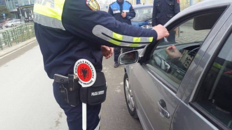 Qytetarët e Kosovës ankohen për gjobat që i marrin në Shqipëri