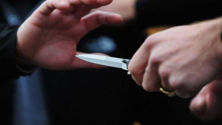 Theret me thikë një person në Mitrovicë, policia po e heton rastin