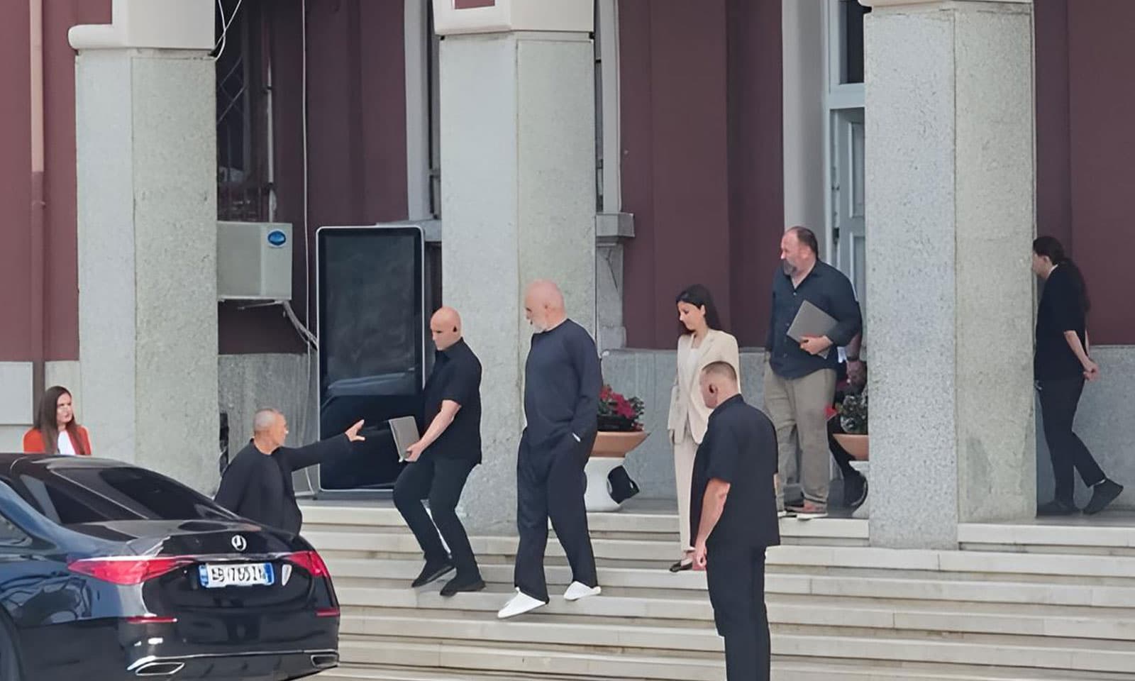 Pas urdhrit të Ramës, dorëheqje masive në Durrës dhe Fier