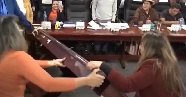 Skena kaotike në parlamentin e këtij shteti, ligjvënësit përplasen fizikisht