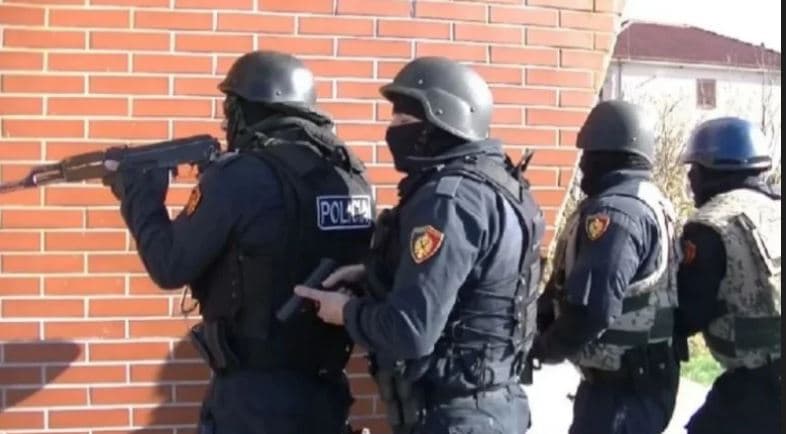 Trafik droge nga Amerika Latine, SPAK aksion në Shkodër: 13 urdhër arreste – të përfshirë edhe policë