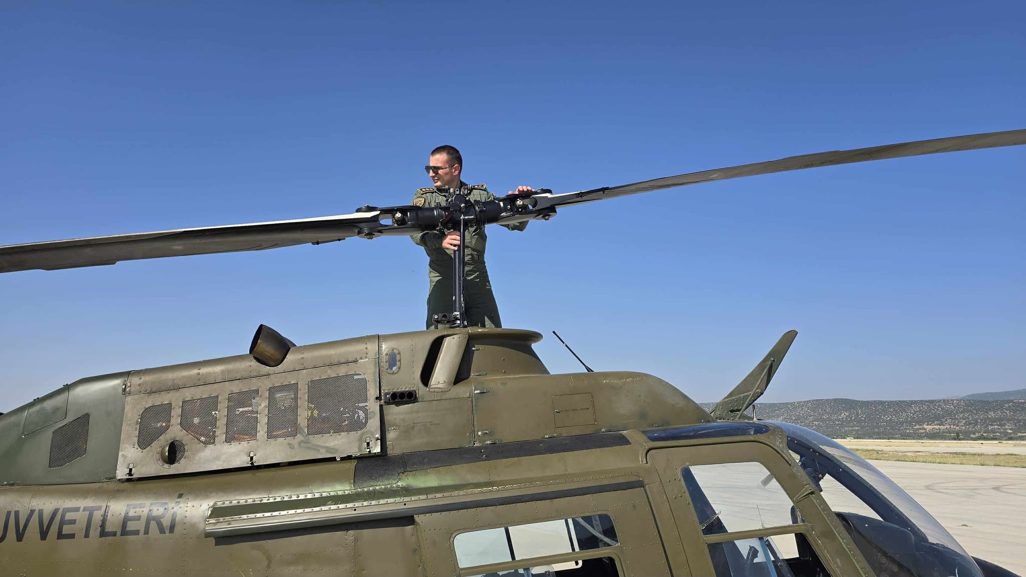 Pilotët e FSK-së përfundojnë  trajnimin rifreskues me helikopter në Shkollën e Aviacionit Tokësor në Turqi