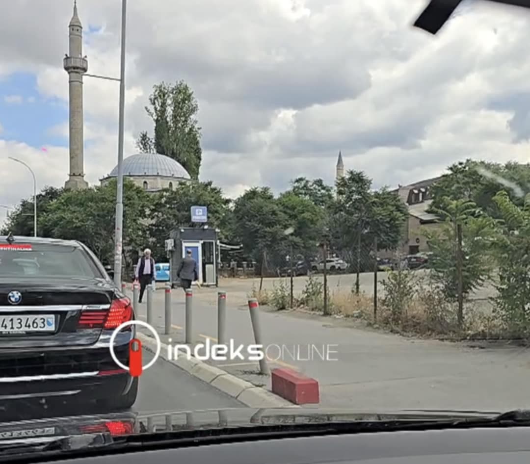 Komuna e Prishtinës mbyll parkingjet private, bëhet “llug” në rrugë