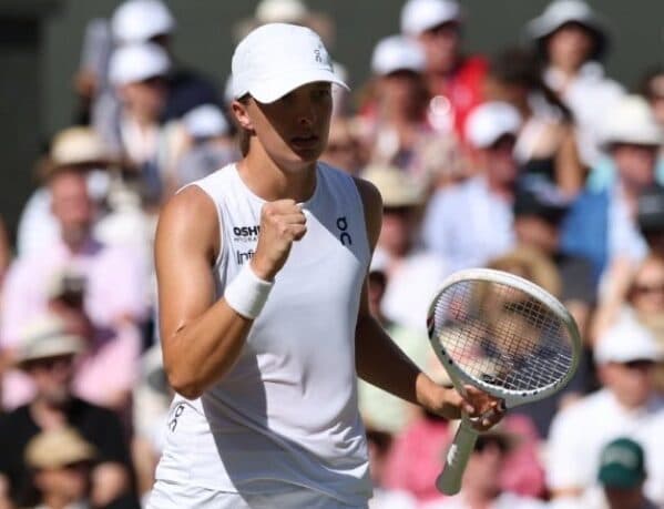 Swiatek fiton 6:0 – 6:0 dhe shpallet kampione e Wimbledonit