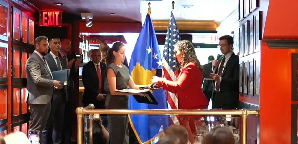 Osmani dekoron me medalje bashkatdhetarët në SHBA, që kontribuan për liri