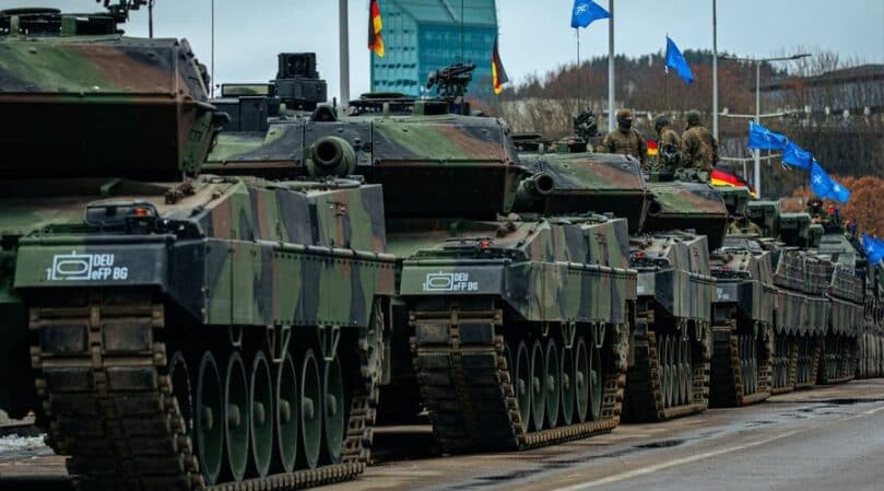 Alarm në Evropë: 800 mijë trupa, tanke e helikopterë në rrugët e Hamburgut – NATO simulon luftën kundër Rusisë!