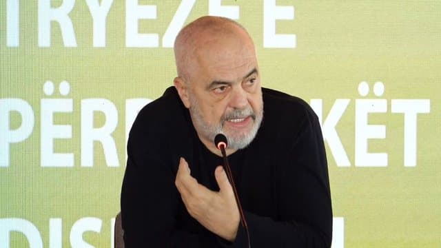 Pas urdhrit të Ramës, japin dorëheqjen 18 administratorë në bashkinë Elbasan