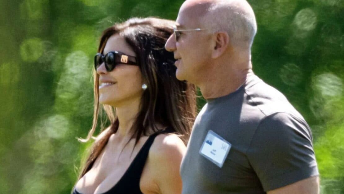Pas martesës, Jeff Bezos shfaqet me një ‘look’ të ri