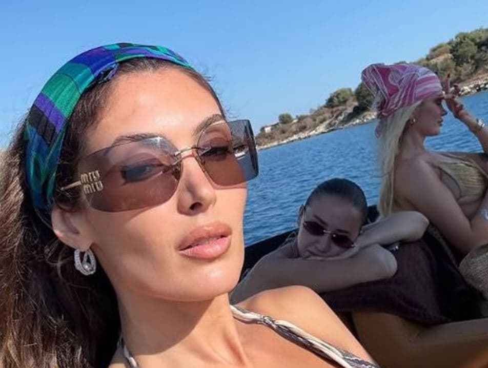 Motrat Istrefi, përvëluese në deti