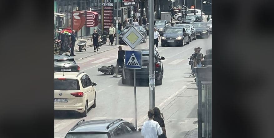 Aksident në Podujevë, një veturë përplas motoçikletën