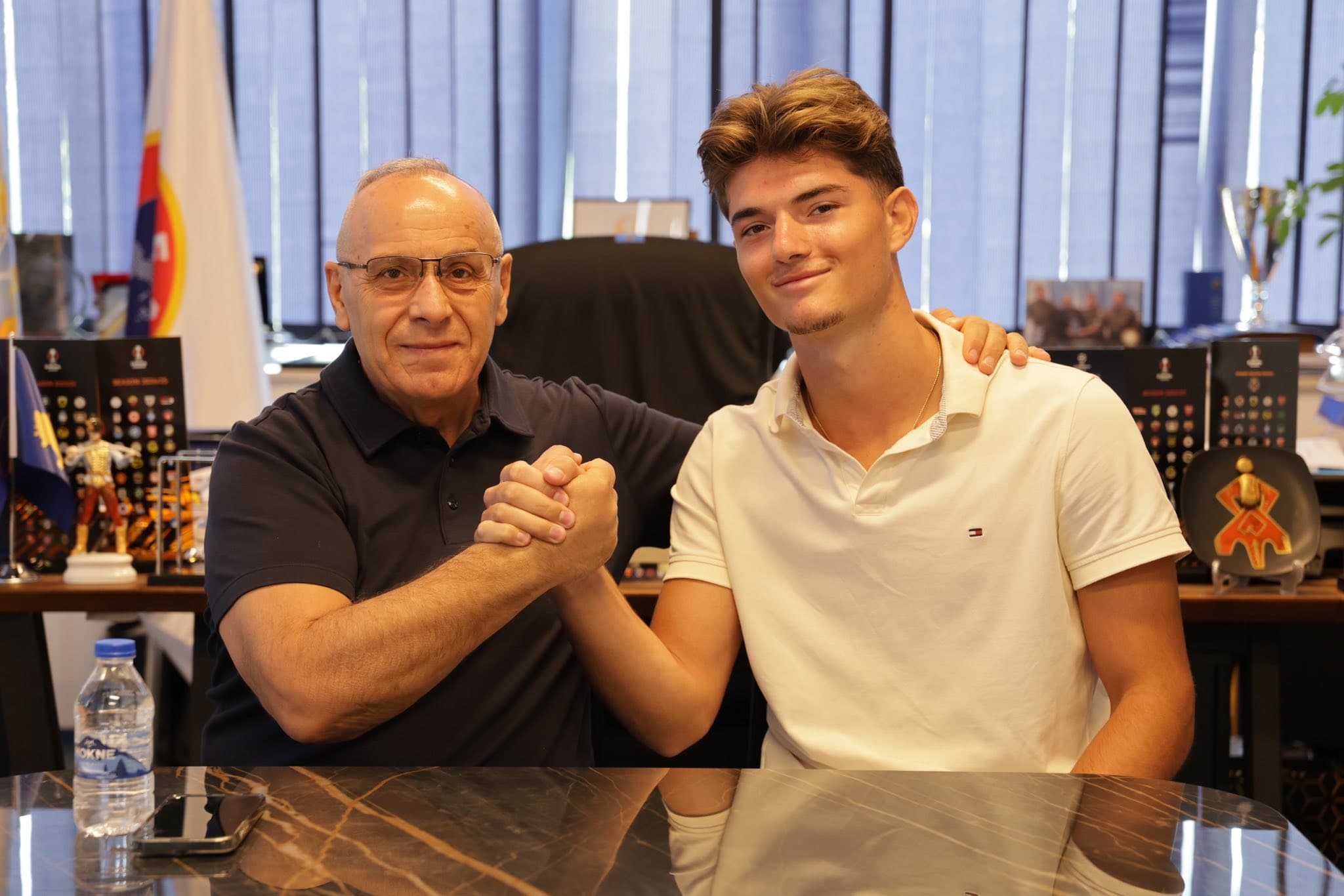 Ademi prezanton Rinor Rexhepin, lojtari më i ri i Kosovës U19: ky është vetëm fillimi i një rruge të gjatë dhe të suksesshme me fanellën dardane