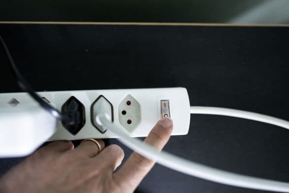Zvicra ndërpret prodhimin e 65 pajisjeve elektrike