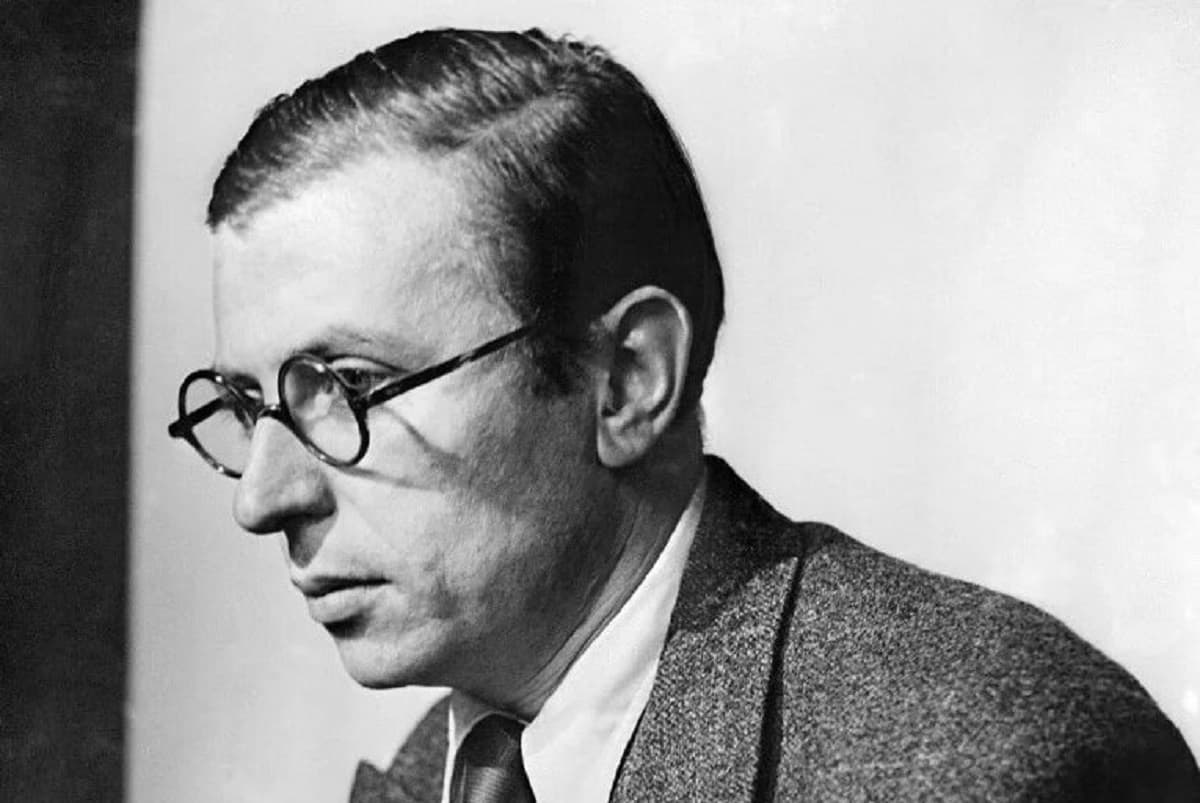 Jean-Paul Sartre, filozofi që e sfidoi njeriun të mos fshihej pas Zotit! Zëri kritik i autorit që tronditi Evropën
