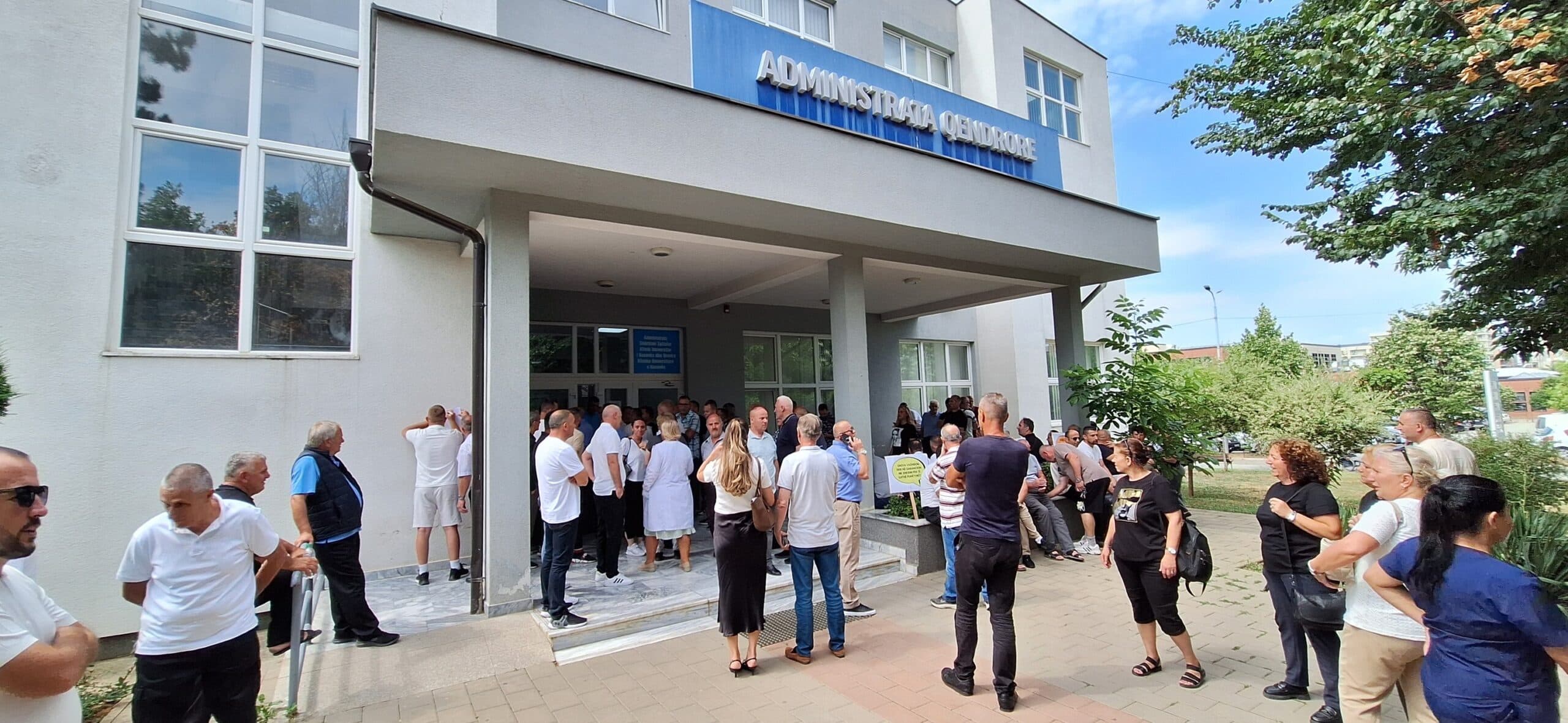 Avokati i Popullit po monitoron grevën e punëtorëve të sigurimit në QKUK: Shkëputja e kontratave ka ardhur sipas obligimeve ligjore