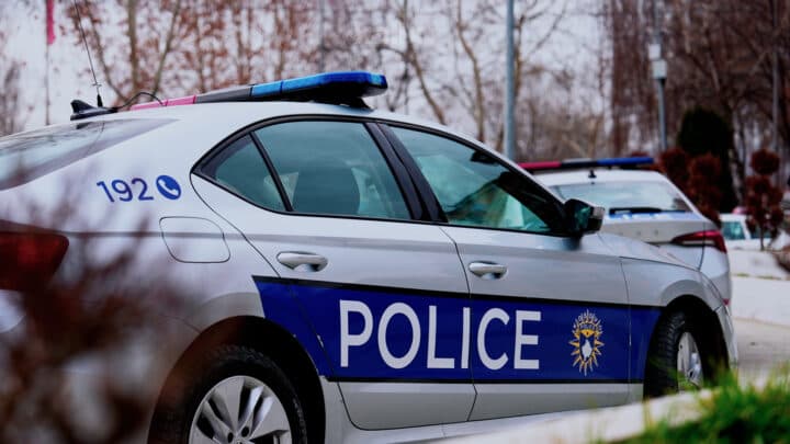 Arrestohet i dyshuari për “Vrasje në tentativë”, kishte plagosur një person në Gojbuljë të Vushtrrisë – kërkohen edhe dy të tjerë