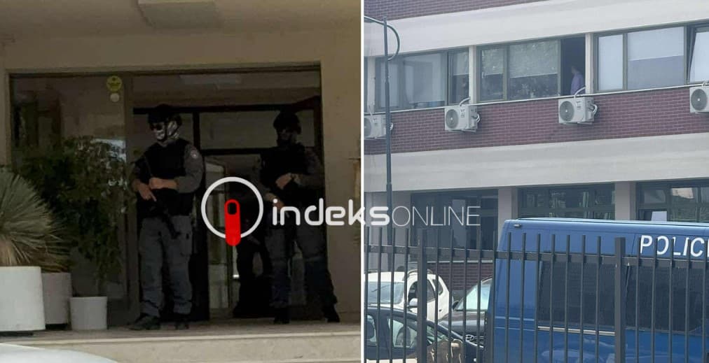 Brenda bastisje, njësitet speciale po ruajnë hyrjen e Agjencisë Kadastrale