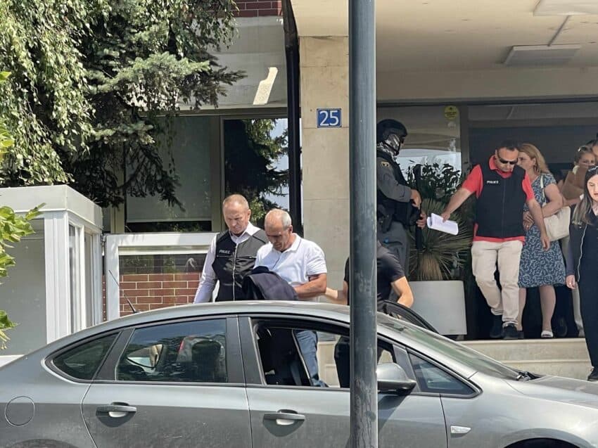 Përfundon bastisja në Arkivin Shtetëror dhe Agjencinë Kadastrale, disa të arrestuar