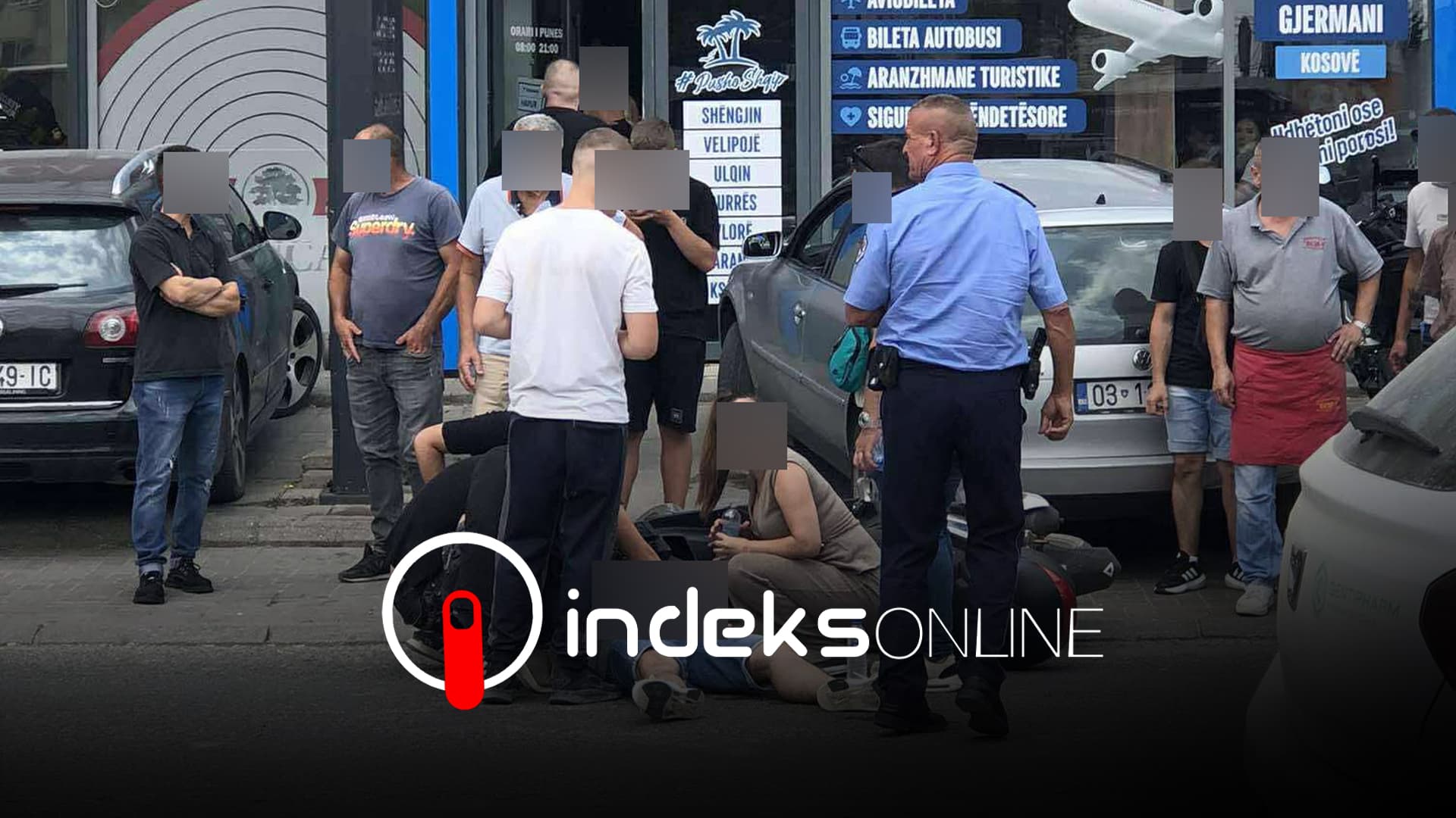 Vetura godet një këmbësor në Pejë