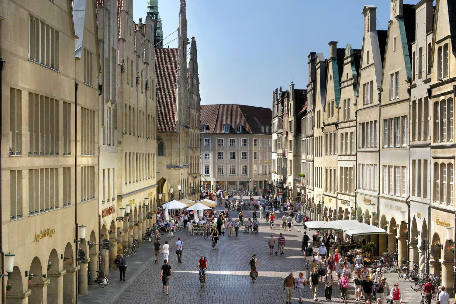 Fluturoni sigurt nga Münsteri në Prishtinë me çmime ekonomike!