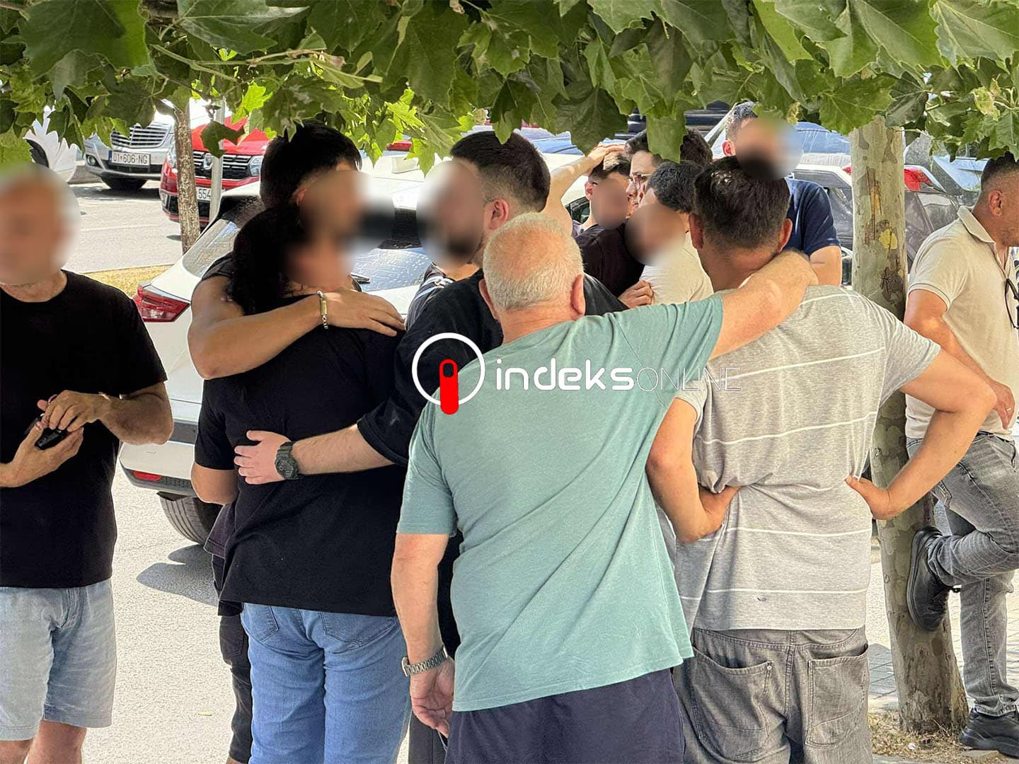 Pamje/ Dhimbje e madhe për vdekjen e 25-vjeçarit të hotel “Grandi”