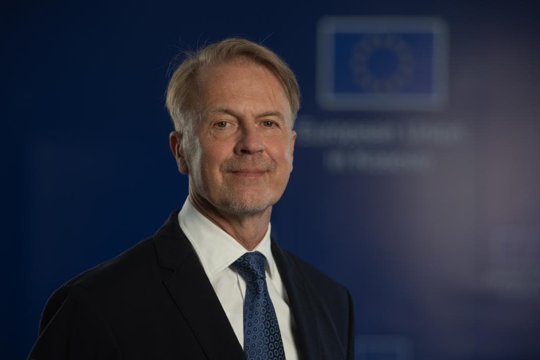 Ambasadori i BE-së në Kosovë reagon pas vendimit të Gjykatës Supreme: “Sulmet kundër gjyqtarëve janë të papranueshme”