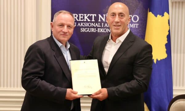 Ish-deputeti i Nismës Enver Hoti kalon në AAK, Haradinaj: Do të jetë kandidat për kryetar të Malishevës