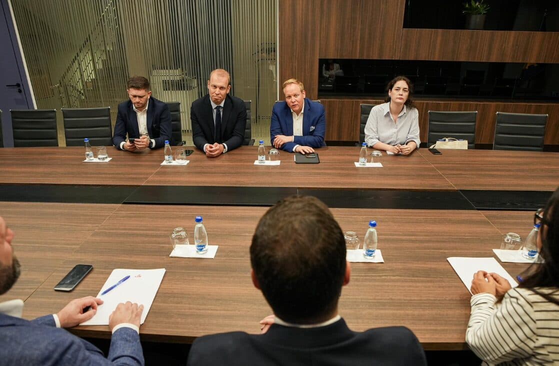 Abdixhiku takon deputetë gjermanë, flasin për zhvillimet politike në vend